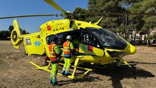 Helicóptero del 112 que trasladó al menor tras sufrir el ahogamiento