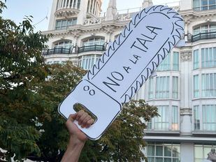 Concentración contra la tala de árboles en la plaza de Santa Ana