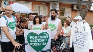 Protesta vecinal ante el Centro de Salud Abrantes