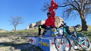 Ciclista recorriendo el Camino de Uclés