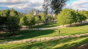 En las praderas del parque conviven vecinos con un aumento de la presencia de toxicómanos