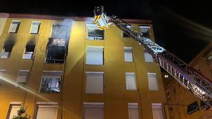 Un hombre de 63 años, herido grave tras incendiarse su vivienda en el distrito de Ciudad Lineal