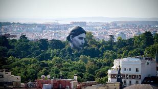 La gran cabeza que vigila Madrid
