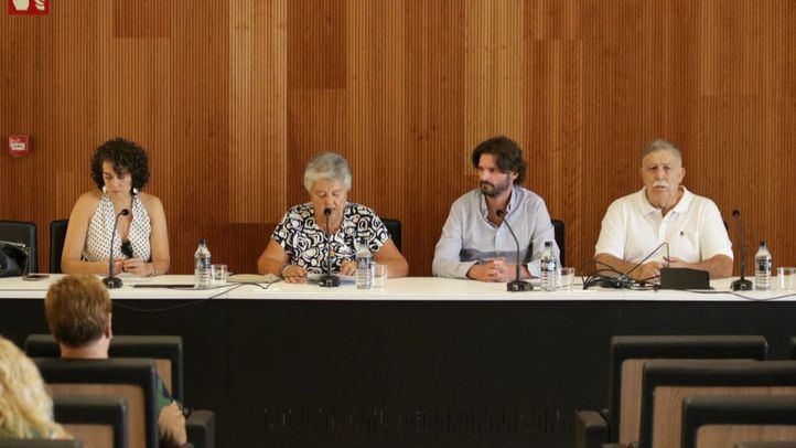 La Asociación de Afectados del Vuelo JK5022 (AVJK5022) en una rueda de prensa a la Terminal 2 del Aeropuerto Adolfo Suárez Madrid-Barajas, con motivo del 16º aniversario de la tragedia del vuelo JK5022