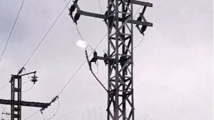 La caída de un rayo provoca una avería en una torre de alta tensión en Alcorcón