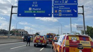 Accidente con dos motoristas heridos en la A-2