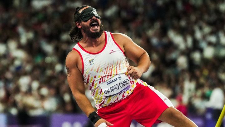 El lanzador español Álvaro del Amo durante la final del peso de la clase F11 en Paris 2024