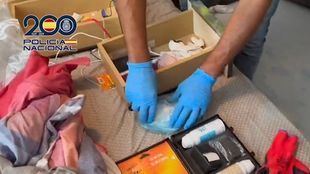 Un incendio por calentar acetona en un microondas destapa un laboratorio de cocaína y metanfetamina en Torrejón