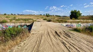 El cauce del arroyo muestra zonas degradadas desde hace años