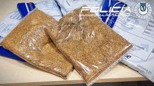 Decomisan 10 kilos de tabaco pico preparados para distribuirlos de forma ilegal.