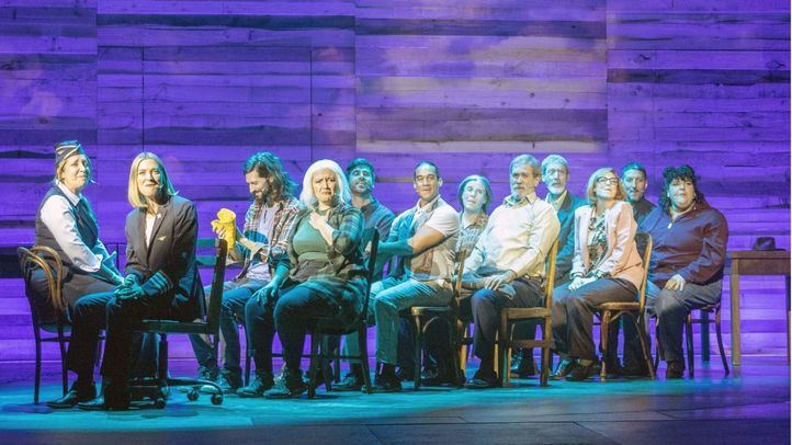 Escena del musical Come from away
