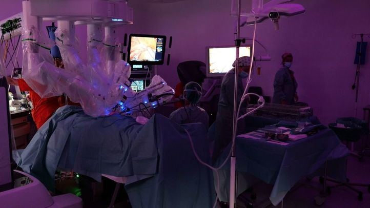 El Gregorio Marañón ya opera a pacientes de ginecología con el robot Da Vinci