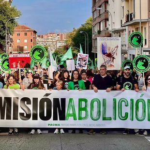 PACMA congrega a miles de personas contra la tauromaquia en Las Ventas