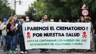 Vecinos de vilaverde protesta contra la construcción de un crematorio al lado del tanatorio M40.