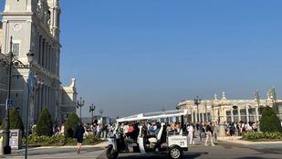 Los tuk tuks están presentes en los puntos más emblemáticos de la ciudad