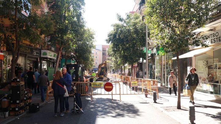 Trabajos de remodelación que se están llevando a cabo en la calle Laguna para consolidar su peatonalización
