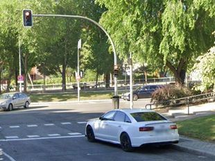 Finge ser la conductora de un coche accidentado para encubrir a su hijo que iba bebido