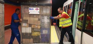 De Metro a su puerta: así funciona el programa pionero para el reparto de paquetería en el suburbano madrileño