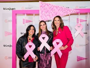 El Corte Inglés se ilumina de rosa en apoyo a la investigación contra el cáncer de mama