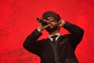 La Bachata de Manuel Turizo suena en la Puerta de Alcalá