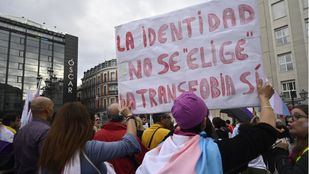 Ayuso rectifica la necesidad de informe médico para que los menores puedan cambiar de sexo