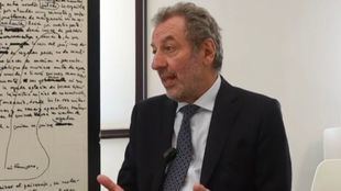 Nuno Crato defiende la relevancia de los libros de texto