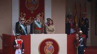 Madrid se vuelca con el desfile del 12-O