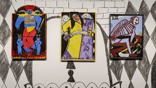 El tarot se funde con el arte en la exposición 'La Torre Invertida'