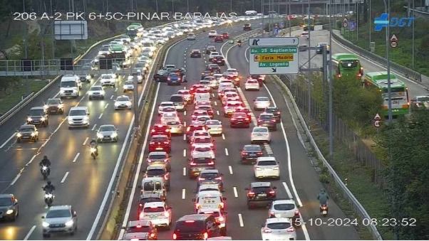 Un accidente en la A-2 a la salida de Madrid deja varios kilómetros de atascos