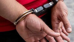 Detenido en Usera tras agredir a su pareja y atrincherarse en su casa con sus hijos