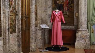 Nueve vestidos confeccionados con 'Puntadas de dignidad' para concienciar sobre la trata y la prostitución