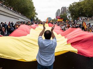 Miles de ciudadanos exigen elecciones anticipadas