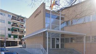 Nuevas víctimas y pruebas llevan al ingreso en prisión de un docente en Torrelodones