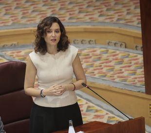 Ayuso contraataca: "La corrupción es tan grande que un hilo dental no lo va a tapar"