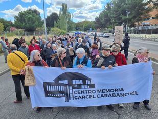 Un centenar de personas reclaman el Centro de Memoria de las víctimas del franquismo en Carabanchel