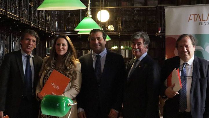 Celso Arango, Alicia Santos, Eduardo Toledano, Javier Urra y Alfredo Santos, en la presentación del estudio.