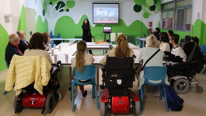 Uno de los talleres que se están impartiendo junto con la Fundación Juan XXIII para dar a conocer Madrid Nuevo Norte y recopilar las necesidades de los diferentes colectivos