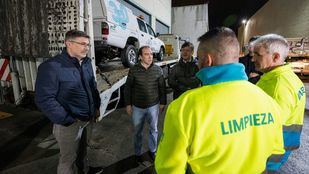 Operarios municipales de limpieza y grúas de EMT Madrid se desplazan a Valencia