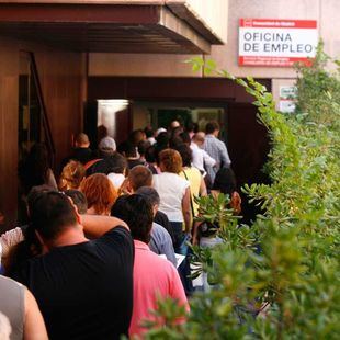El sector servicios impulsa el aumento del paro en octubre