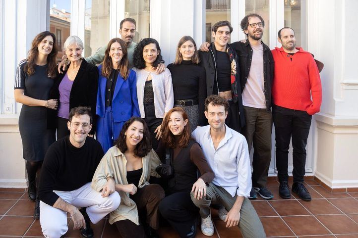 Equipo artístico de la adaptación de Nada.