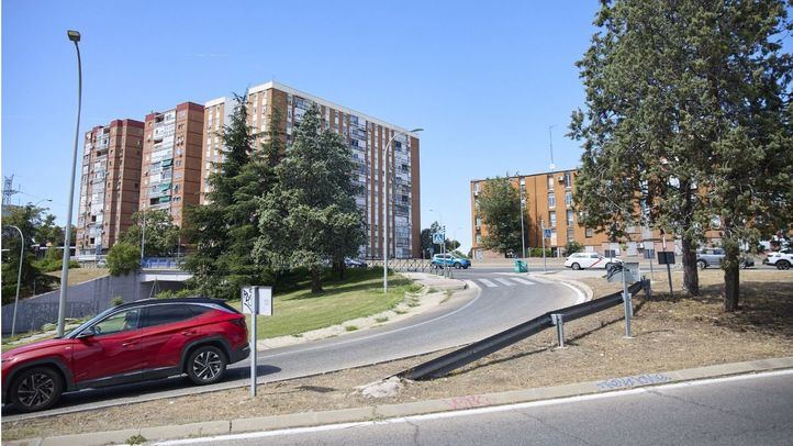 Varios coches circulan en la A-5