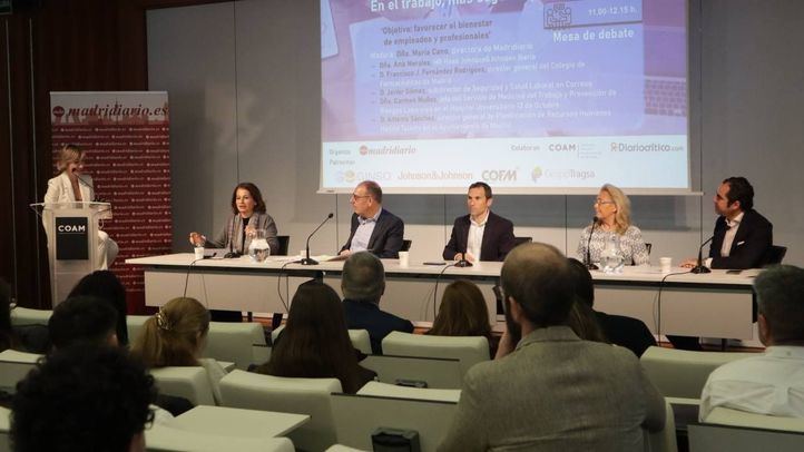 Ana Morales, HR Head Johnson &amp; Johnson Iberia; Francisco J. Fernández Rodríguez, director general del Colegio Oficial de Farmacéuticos de Madrid; Carmen Muñoz, jefe del Servicio de Medicina del Trabajo y Prevención de Riesgos Laborales en el Hospital Universitario 12 de Octubre; Javier Gómez, subdirector de Seguridad y Salud Laboral en Correos, y Antonio Sánchez, director general de Planificación de Recursos Humanos Madrid Talento en el Ayuntamiento de Madrid.