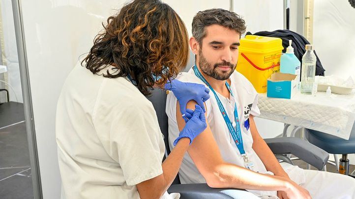 El Gregorio Marañón acoge el 'Vacunafest' para incentivar la vacunación entre el personal sanitario