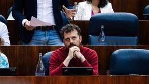 La Asamblea de Madrid reduce la sanción a Pablo Padilla por simular un disparo en el hemiciclo