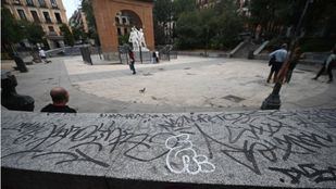 El deterioro es evidente en varios puntos de esta plaza