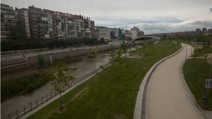 Vecinos y ecologistas piden medidas cautelares contra la iluminación del cauce del Manzanares