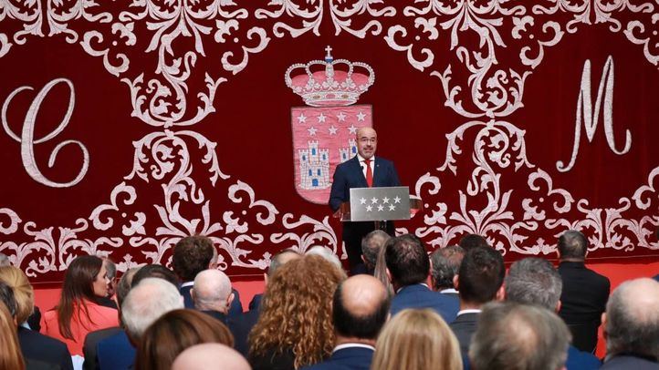 El delegado del Gobierno en el homenaje a la Constitución de 2023 en Sol.