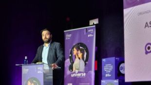 Cientos de niñas y jóvenes se reúnen en La Nave en el 'Universe Talent Girl'