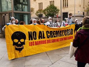 Vecinos presentan 16.000 firmas contra el crematorio de la M-40