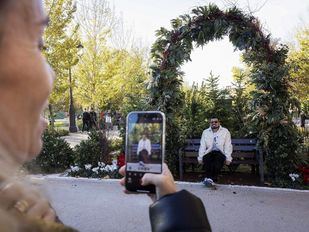 PreZero embellece el Retiro con un arco navideño y un jardín efímero